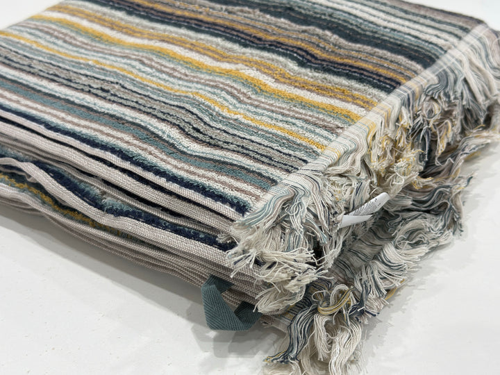 Bring comfort, style, and versatility into your daily routine with Bedsy’s Striped Fringed Towel