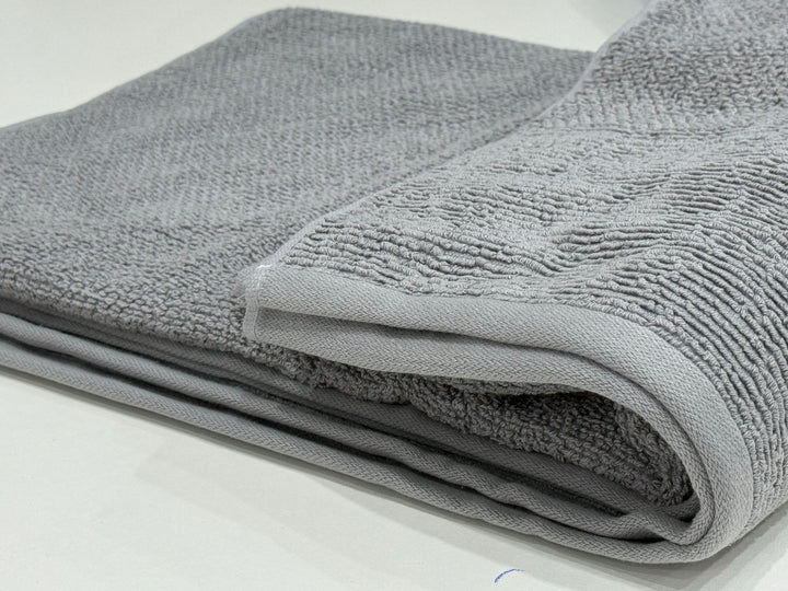 Bedsy Premium 100% Cotton Bath Towel, 27x54 inches, ultra-soft, absorbent, and quick-drying, perfect for home, spa, gym, or hotel use in Pakistan.