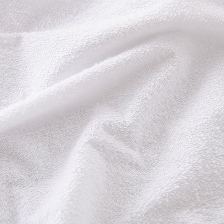 Bedsy GrandLuxe oversized 100% cotton bath towel, 500 GSM, ultra-soft and absorbent, 33x65 inches, luxury hotel-style towel in Pakistan.