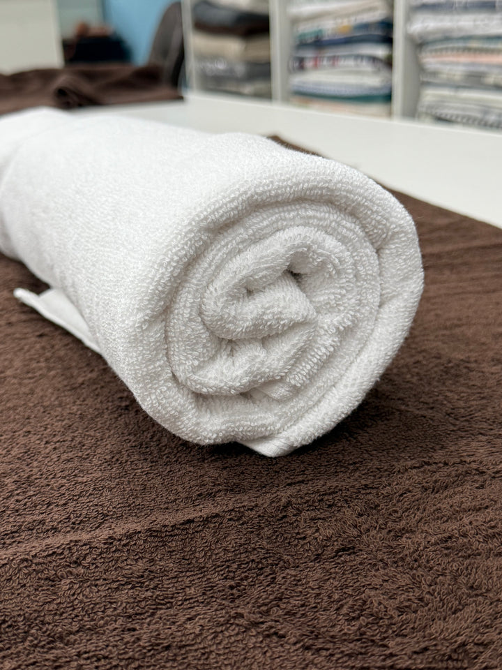 Luxury Bedsy PlushComfort bath towel in premium cotton, displayed in a modern bathroom setup, spa-quality softness and absorbency for daily comfort.
