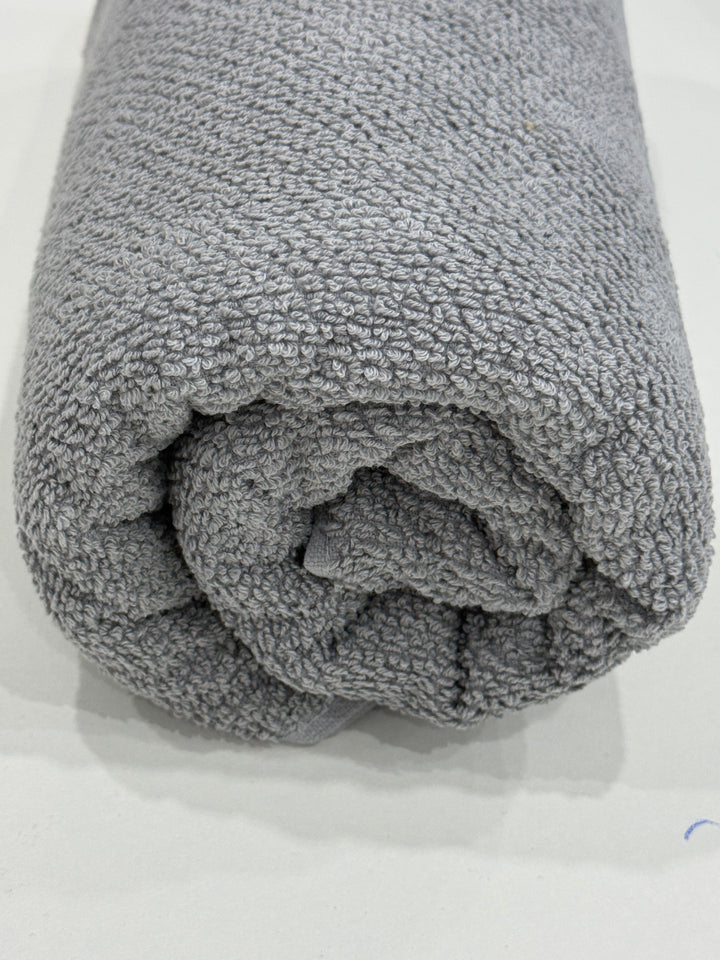Bedsy Premium 100% Cotton Bath Towel, 27x54 inches, ultra-soft, absorbent, and quick-drying, perfect for home, spa, gym, or hotel use in Pakistan.