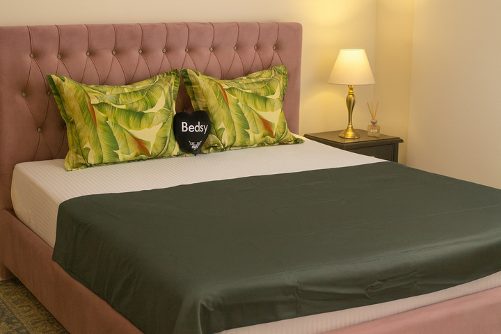 Green Cotton Satin Duvet Cover Set 300TC with Tropical Pillow Casings by Bedsy